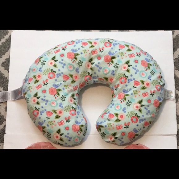Boppy pillow - Picture 1 of 4